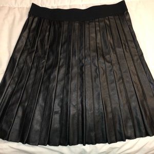 Alfani Size 12 black pleated skirt